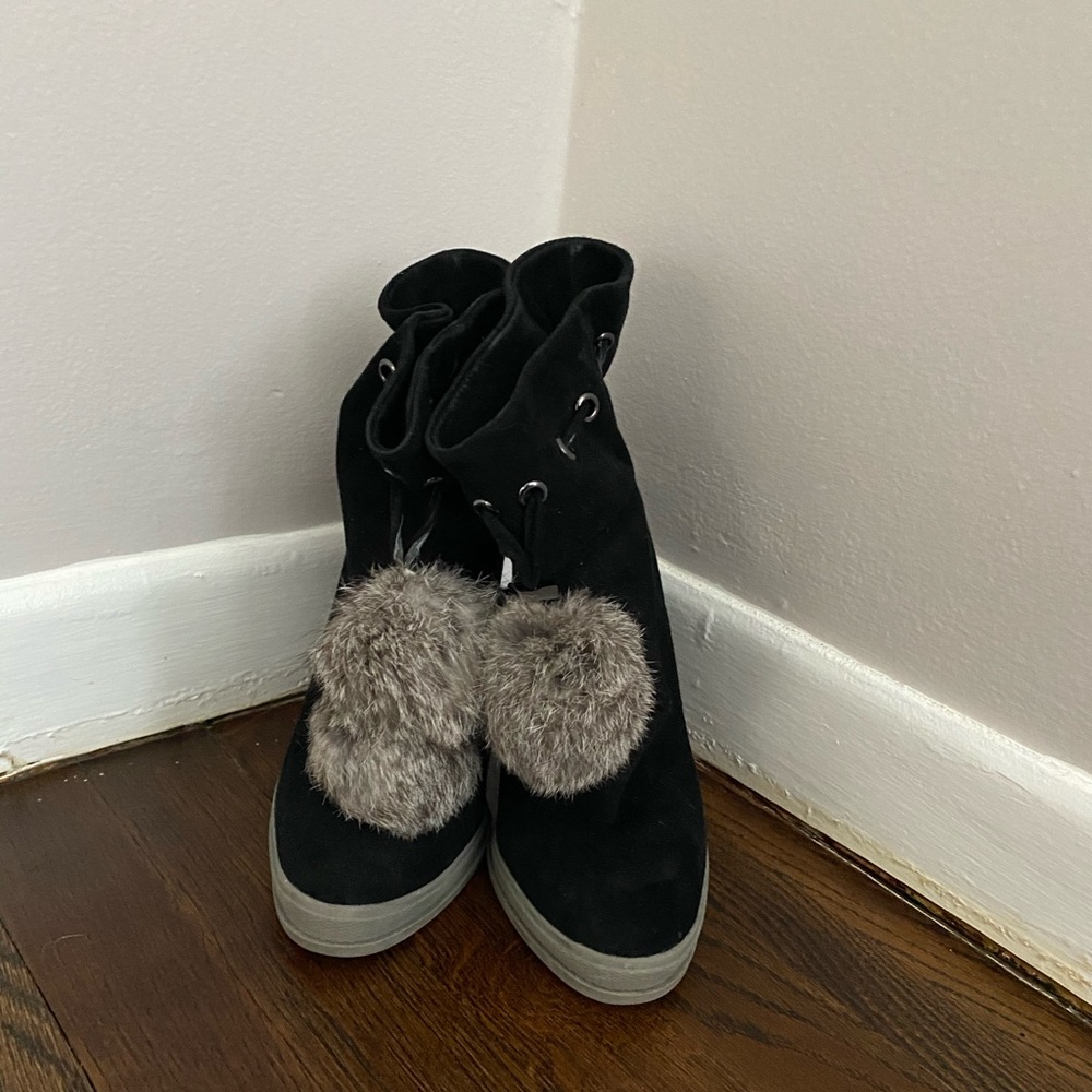 Bcbgmaxazria heel